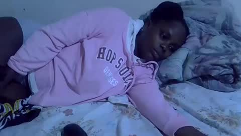 lyn_anna online show from April 2026 06:25:01 PM