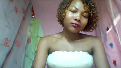 Snapshot of lyndah19 chatting on February 2026 07:34:02 AM lyndah19 online show from February 2026 07:34:02 AM