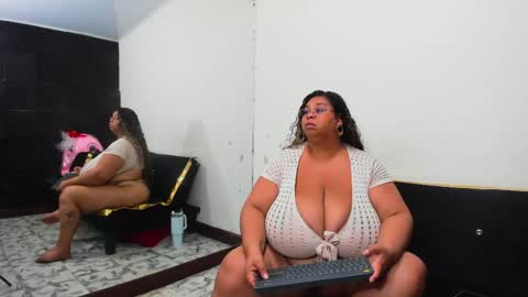 Snapshot of lynn_and_esteban chatting on May 2026 05:03:02 AM Lynn jonnes online show from May 2026 05:03:02 AM