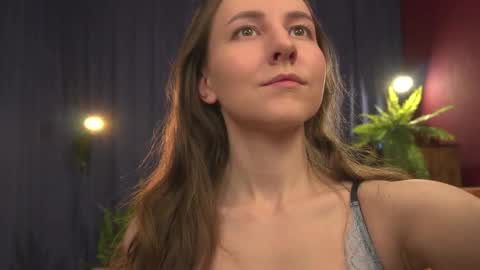 Lynn online show from April 2026 04:18:01 AM