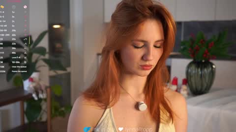 Snapshot of lynnalltop chatting on December 2025 02:42:02 AM Natasha online show from December 2025 02:42:02 AM