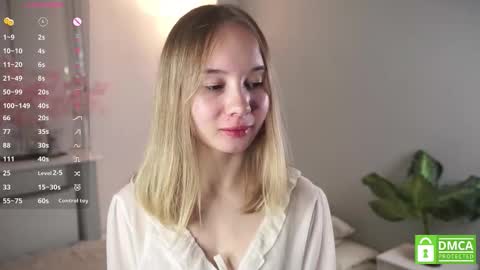 Snapshot of lynngroves chatting on September 2025 03:28:02 PM Lola online show from September 2025 03:28:02 PM