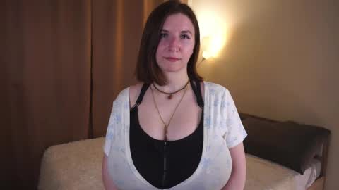 Snapshot of lynngroves chatting on April 2026 05:40:02 PM Lola online show from April 2026 05:40:02 PM