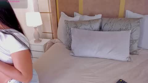 Snapshot of lyrabellini chatting on February 2026 11:26:01 AM online show from February 2026 11:26:01 AM