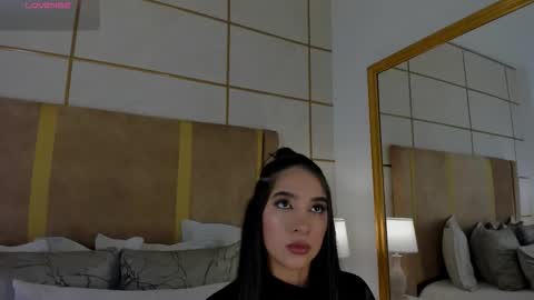 Snapshot of lyrabellini chatting on February 2026 11:31:01 AM online show from February 2026 11:31:01 AM