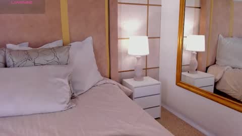 Snapshot of lyrabellini chatting on February 2026 11:20:02 AM online show from February 2026 11:20:02 AM