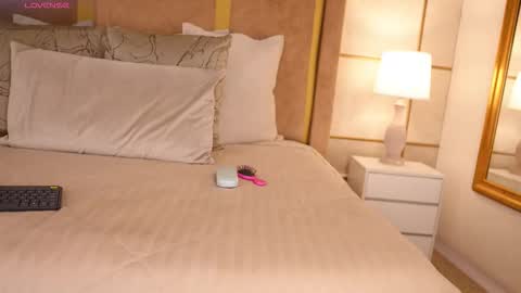 Snapshot of lyrabellini chatting on March 2026 11:27:01 AM online show from March 2026 11:27:01 AM