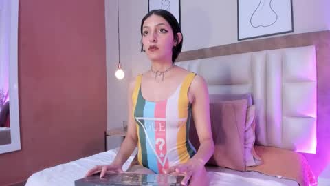 Snapshot of lyravendrell chatting on January 2026 12:43:01 PM Lyravendrell online show from January 2026 12:43:01 PM