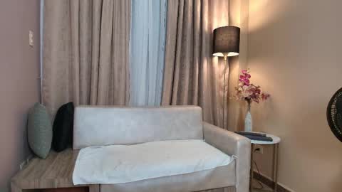 Snapshot of lyravendrell chatting on February 2026 11:50:01 AM Lyravendrell online show from February 2026 11:50:01 AM