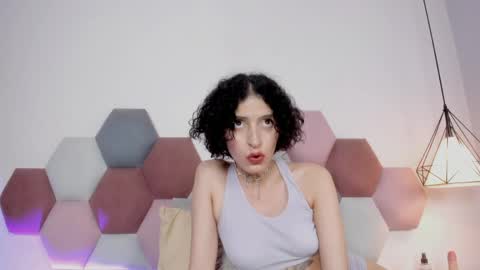 Lyravendrell online show from April 2026 06:19:01 AM