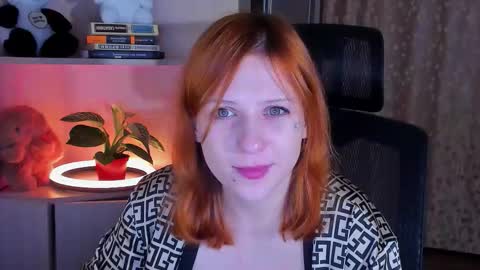 lyssan_xo online show from November 2025 04:31:02 PM