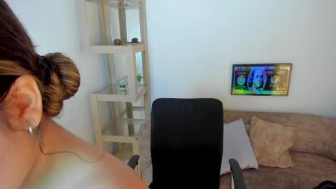 Snapshot of m1lk_choc chatting on February 2025 02:30:01 PM Mila online show from February 2025 02:30:01 PM