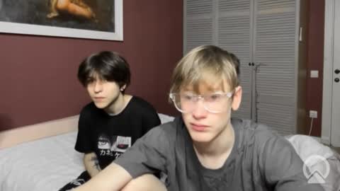 Snapshot of m_s_a_ chatting on October 2025 06:58:02 PM Michael and Kai online show from October 2025 06:58:02 PM