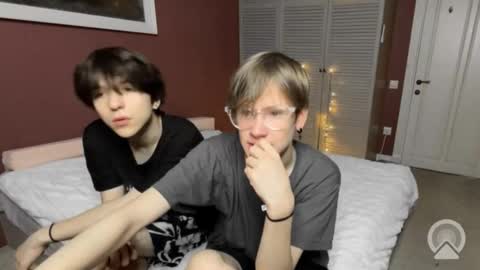 Snapshot of m_s_a_ chatting on October 2025 04:11:01 PM Michael and Kai online show from October 2025 04:11:01 PM