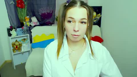 Snapshot of m_vikki chatting on April 2026 11:40:02 AM Vikki online show from April 2026 11:40:02 AM