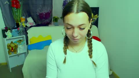 Snapshot of m_vikki chatting on April 2026 11:04:02 AM Vikki online show from April 2026 11:04:02 AM