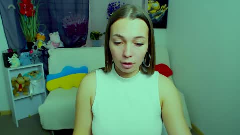 Snapshot of m_vikki chatting on April 2026 10:03:02 AM Vikki online show from April 2026 10:03:02 AM