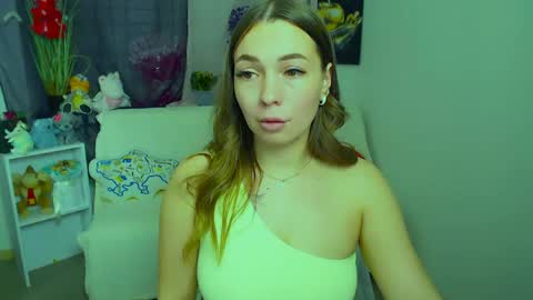Snapshot of m_vikki chatting on April 2026 05:15:02 PM Vikki online show from April 2026 05:15:02 PM