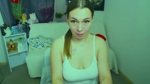Snapshot of m_vikki chatting on April 2026 01:41:02 PM Vikki online show from April 2026 01:41:02 PM