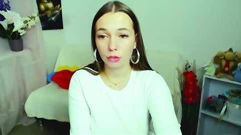 Snapshot of m_vikki chatting on May 2026 10:55:02 AM Vikki online show from May 2026 10:55:02 AM