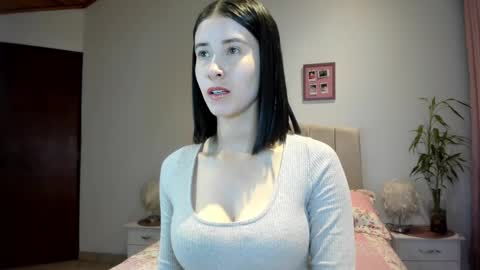 Snapshot of macarena_vallejo_ chatting on October 2025 02:44:01 AM Macarena online show from October 2025 02:44:01 AM
