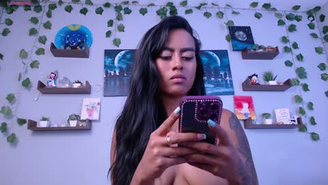 Snapshot of macey_hairy chatting on January 2025 10:57:01 PM Macey Elliot Modelo Independiente online show from January 2025 10:57:01 PM