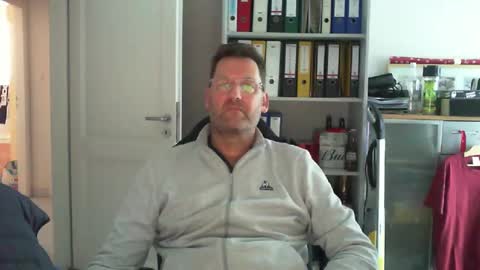 Snapshot of macfly67 chatting on January 2025 12:46:02 PM macfly67 online show from January 2025 12:46:02 PM