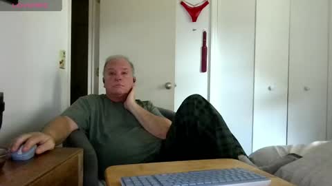 mackdocc001 online show from April 2026 08:22:01 PM