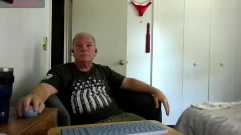 mackdocc001 online show from April 2026 05:55:01 PM