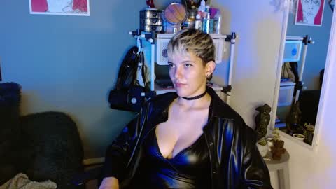 Noah Askew online show from February 2025 02:08:02 AM