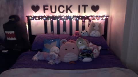 Mackenzie Wolfe online show from December 2024 06:43:01 AM