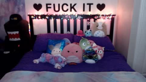 Mackenzie Wolfe online show from December 2024 07:04:02 AM