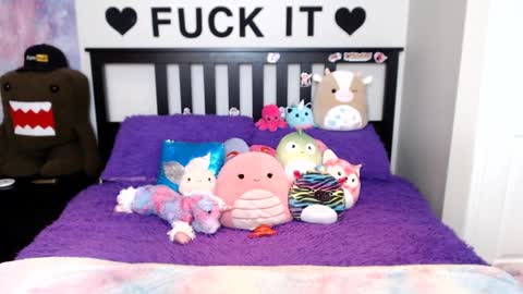 Mackenzie Wolfe online show from September 2025 05:40:01 AM