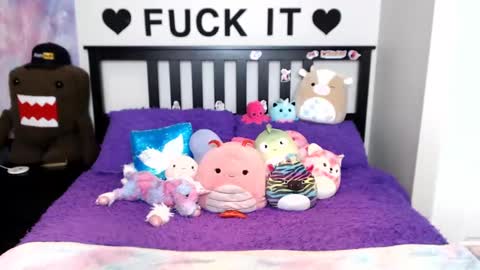 Mackenzie Wolfe online show from September 2025 05:53:02 AM