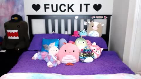 Mackenzie Wolfe online show from November 2025 02:57:02 AM