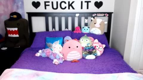 Mackenzie Wolfe online show from December 2025 04:20:02 AM