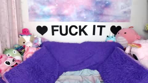 Mackenzie Wolfe online show from May 2026 04:07:01 AM
