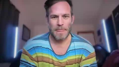 Snapshot of mackincaliallday chatting on October 2025 08:37:01 AM MackinCaliAllDay online show from October 2025 08:37:01 AM