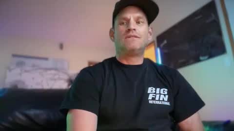 Snapshot of mackincaliallday chatting on October 2025 12:45:02 PM MackinCaliAllDay online show from October 2025 12:45:02 PM