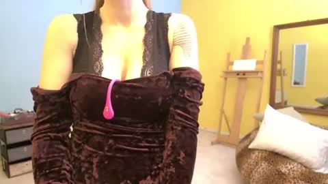 Snapshot of madam_edgewood chatting on July 2026 06:46:02 PM Madam Edgewood online show from July 2026 06:46:02 PM