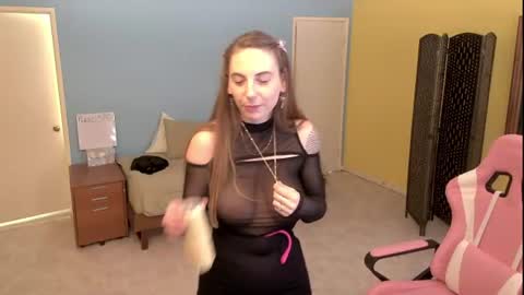 Snapshot of madam_edgewood chatting on July 2026 10:23:02 PM Madam Edgewood online show from July 2026 10:23:02 PM