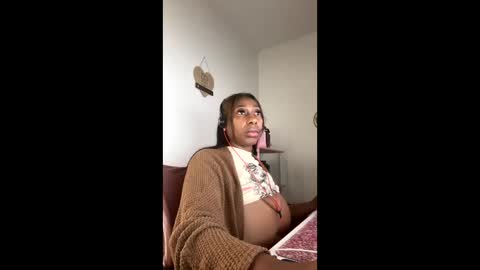 Snapshot of madam_glam chatting on February 2026 05:34:01 PM madam_glam online show from February 2026 05:34:01 PM