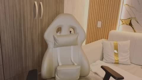 Madam Hott  online show from October 2025 03:50:02 AM