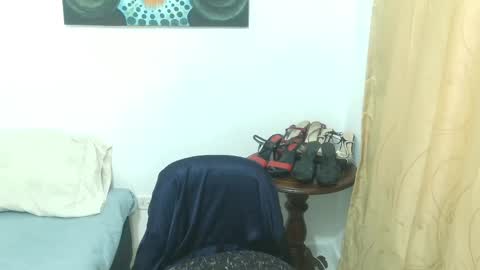 madame_desire_ online show from April 2026 01:16:02 PM
