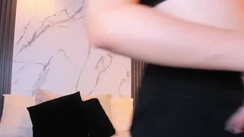 Snapshot of madame_lilith chatting on May 2026 12:21:01 PM madame lilith online show from May 2026 12:21:01 PM