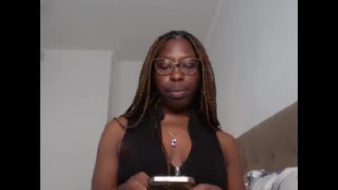 Snapshot of madamindigo chatting on February 2025 03:05:02 PM YourMadamIndigo online show from February 2025 03:05:02 PM