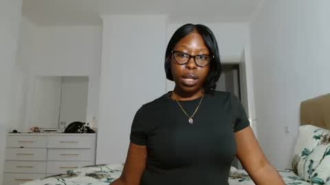 Snapshot of madamindigo chatting on November 2025 08:54:01 PM YourMadamIndigo online show from November 2025 08:54:01 PM