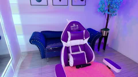 maddie_t18 online show from May 2026 11:29:01 AM