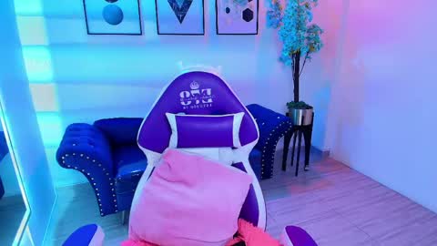 maddie_t18 online show from May 2026 11:36:01 AM