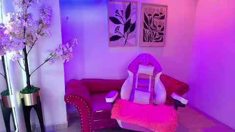 maddie_t18 online show from June 2026 11:45:02 AM